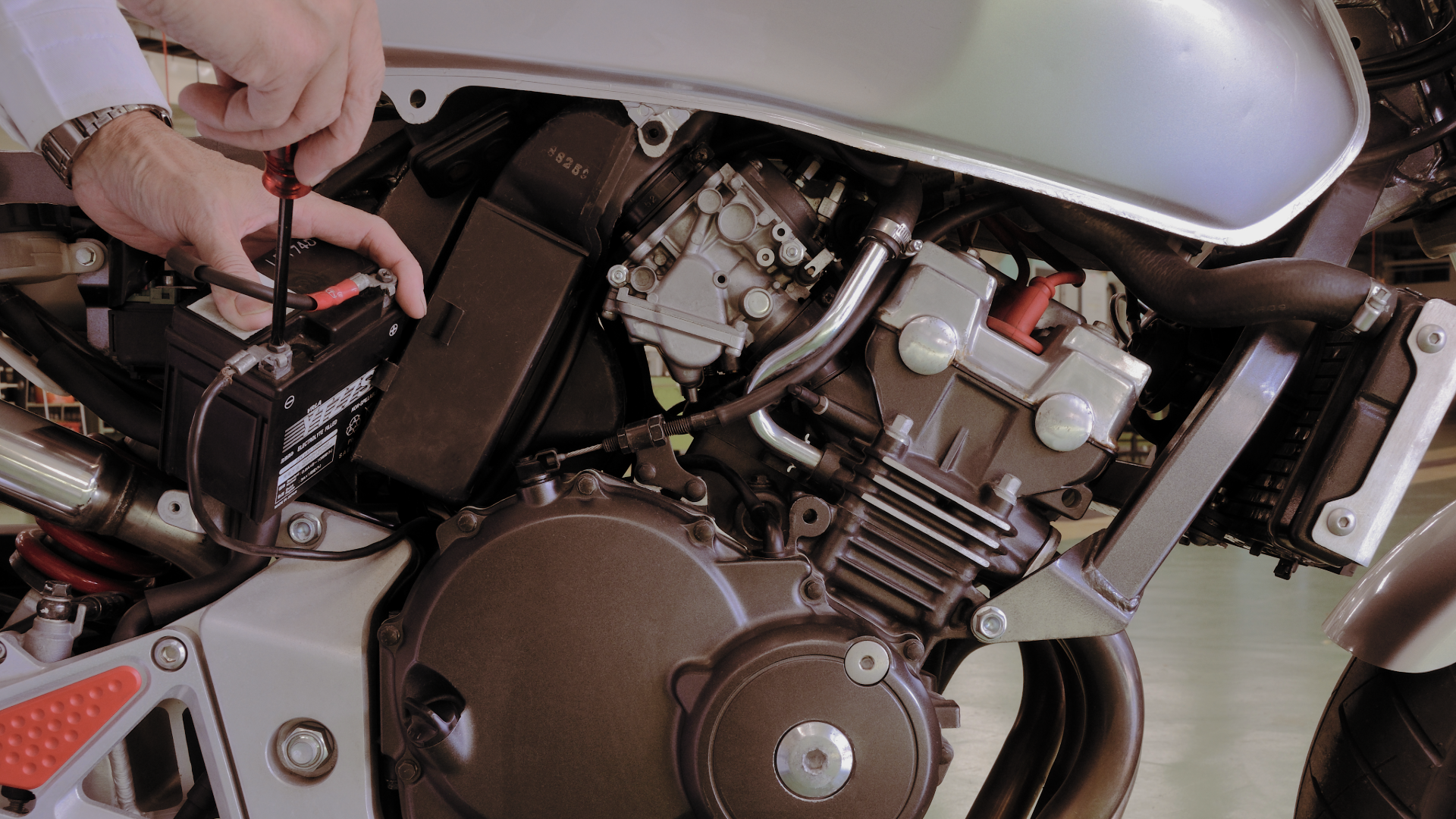 inspektionsarbeiten bei motorsport cerkaski